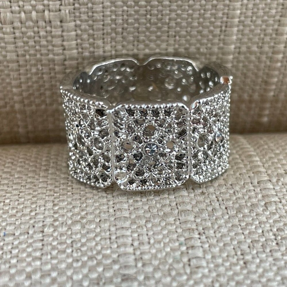 Women Ring Silver Tone Rings Fashion Jewelry Crystal Accent Size 11 - Picture 3 of 8